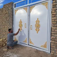 شاگرد صفر یا نیروی ماهر یانیمه ماهر نقاش ساختمان