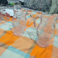 تعدادی ظروف شیشه ی