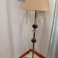 آباژور ایستاده