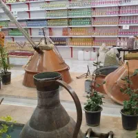 فروشنده گلاب و عرقیات سنتی در شهر نیاسر