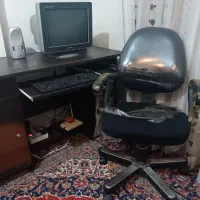کامپیوتر خانگی با میزصندلی