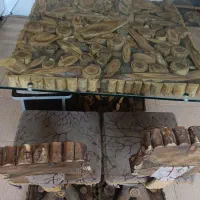 فروش ناهارخوری ۴ نفره از چوب ساخته شده ومبل راحتی