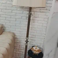آباژور ایستاده