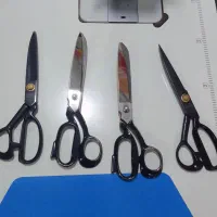 4 عدد قیچی خیاطی در حد نو
