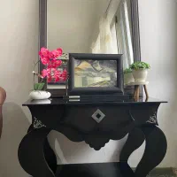 میزعسلی جلو دری