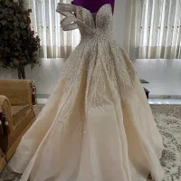 لباس عقد