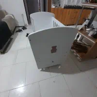 تخت کنار مادر نوزاد وصندلی غذا