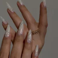 استخدام ناخن کارومژه کار