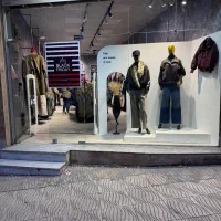 فروشنده خانم