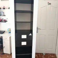 کتابخانه یا ویترین