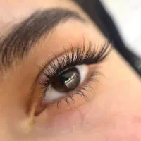 خدمات و آموزش تخصصی لیفت لمینت و کاشت مژه