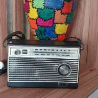 رادیو قدیمی کوزه تابلو سبدوسفره حصیری قالی قدیمی