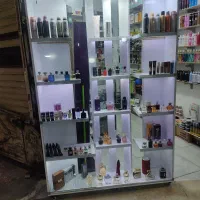 یک عدد ویترین مغازه