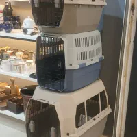 باکس سگ و گربه چرخ دار. برند آمازون بیسیک