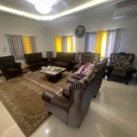 دو دست مبل و میز نهار خوری شش نفره و فرش