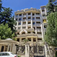 130-متر-2-خواب-کلاسیک-سنجابی-2-پارکینگ