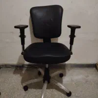 صندلی در حد نو و آکبند