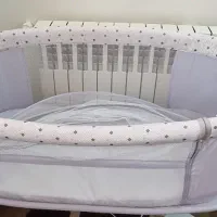 تخت کنار مادر ماستلا