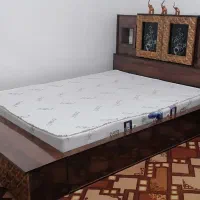 تخت خواب دو نفر در حد نو قابل شستشو