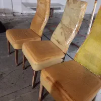 ۴عدد صندلی ناهارخوری نیازبه تعمیر داره