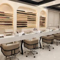 استخدام ناخن کار و رنگ کار