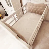 تخت نوزادی ۱۳۰ *۸۰ همراه تشک کاملا سالم و تمیز
