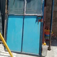 درب حیاط ویا گاراژ بیرون باز شو  و پنجره
