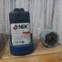 یکعددباطری  دریل nek وچرخ دندهاش