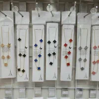 ست دستبند و گردنبند ونکلیف دارای رنگ های مختلف