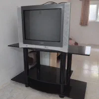 تلویزیون و میز