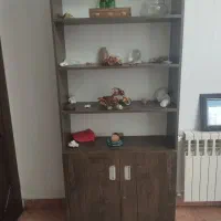 کتابخانه و کمد