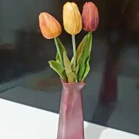 گلدان و گل مصنوعی