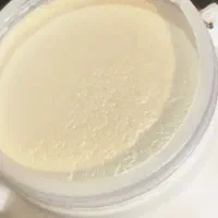 ماست کم چرب.دوغ فروش به مقدارزیاد تخفیف هم داره