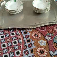 سینی نسبتا بزرگ همراه با دو دست نلبکی
