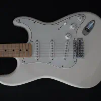 گیتارالکتریک Fender stratocaster standard