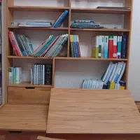 میزتحریر و کتابخانه
