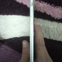 گوشی موبایل ایفون..