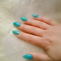 کاشت ناخن و مژه