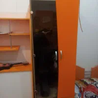 تخت.وکمدنوجوان