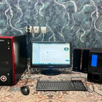کامپیوتر قدیمی با تجهیزات کامل