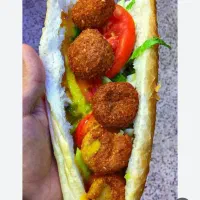 کارگر  ساندویچی فلافلی