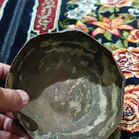 کاسه قدیمی و سنگ قدیمی