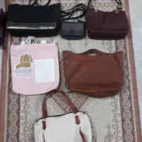 تعدادی کیف به فروش میرسه
