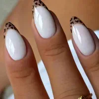 ناخنکار استخدارم درصدی حرفه ای مشتری از سالن هست