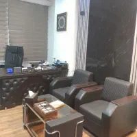 کارمند فروش خانم  و آقا