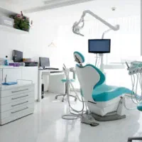 کلینیک دندانپزشکی مجهز از ما