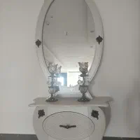 اینه و شمعدان و بوفه