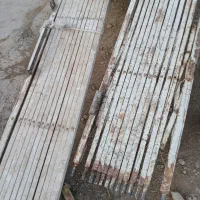 در کشویی آهنی برای مغازه گاراژ