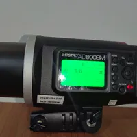 فلش پرتابل godox Ad600BM