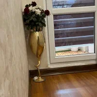 گلدان تزیینی و گل